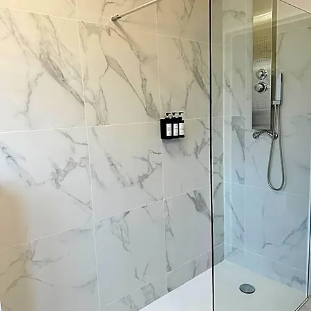 Hotel Mervaroom *
